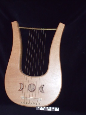U-shaped lyra